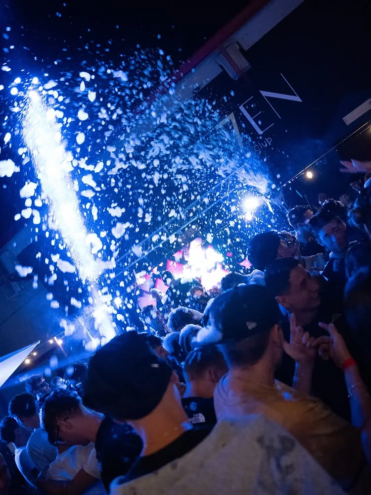 Seven disco club